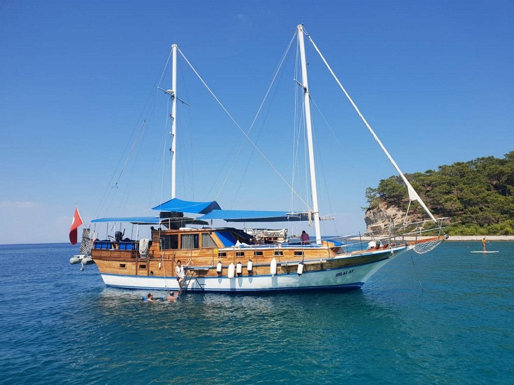 Hilal Ay - Kiralık Gulet | Antalya Tekne Kiralama ve Günübirlik Tekne Turları